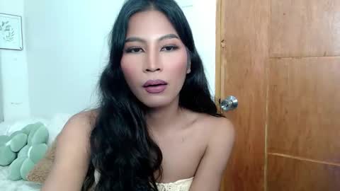 Snapshot of yourprettybella_ts chatting on November 2025 10:04:01 PM yourprettybella_ts online show from November 2025 10:04:01 PM