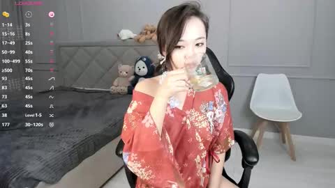 yunleah online show from November 2025 01:44:02 AM