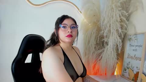 Zelene   online show from October 2025 11:21:01 AM