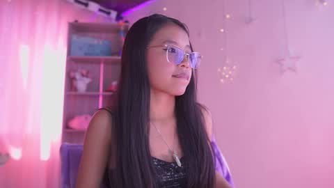 Zoe  online show from September 2025 07:02:02 PM