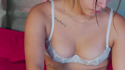 Snapshot of zoee_moretti chatting on January 2025 05:28:01 PM Zoe online show from January 2025 05:28:01 PM