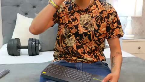 Zoe Krug online show from November 2025 11:53:02 AM