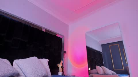 zoevidal_ online show from December 2024 11:57:02 AM