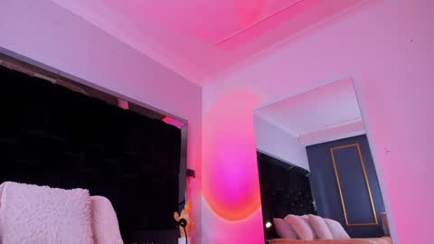 zoevidal_ online show from December 2024 11:06:02 AM