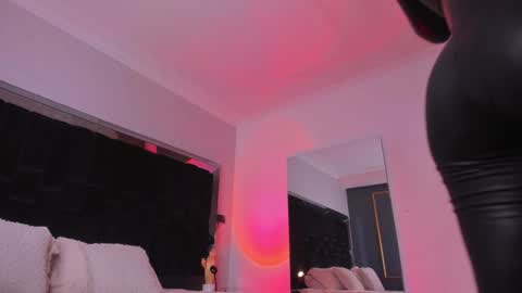 zoevidal_ online show from December 2024 12:16:01 PM