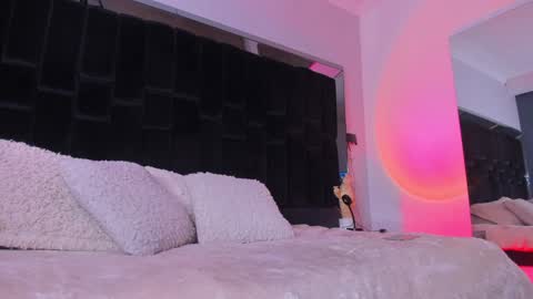 zoevidal_ online show from December 2024 02:22:02 PM