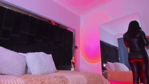 zoevidal_ online show from December 2024 11:41:02 AM