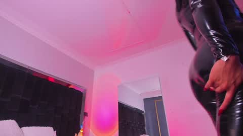 zoevidal_ online show from January 2025 05:59:02 PM