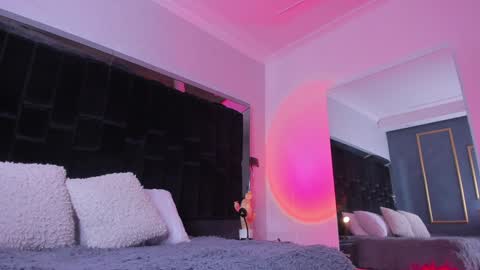 zoevidal_ online show from January 2025 11:43:02 AM