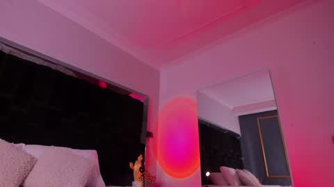 zoevidal_ online show from January 2025 11:43:01 AM