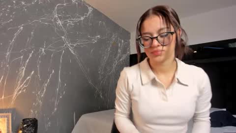 Snapshot of zoewestt chatting on October 2025 01:11:02 PM Zoe online show from October 2025 01:11:02 PM