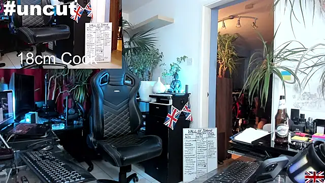 Snapshot of OnlineBossUK chatting on January 2025 03:02:02 AM OnlineBossUK online show from January 2025 03:02:02 AM