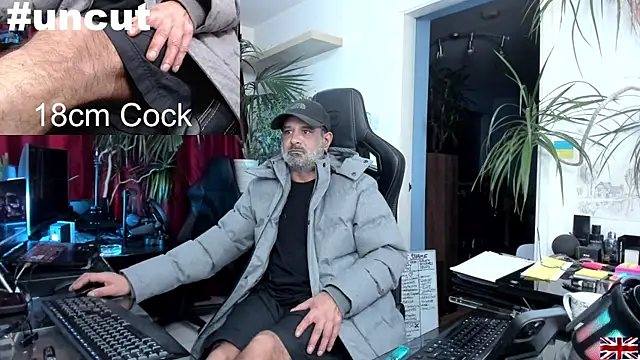 Snapshot of OnlineBossUK chatting on January 2025 06:44:01 PM OnlineBossUK online show from January 2025 06:44:01 PM