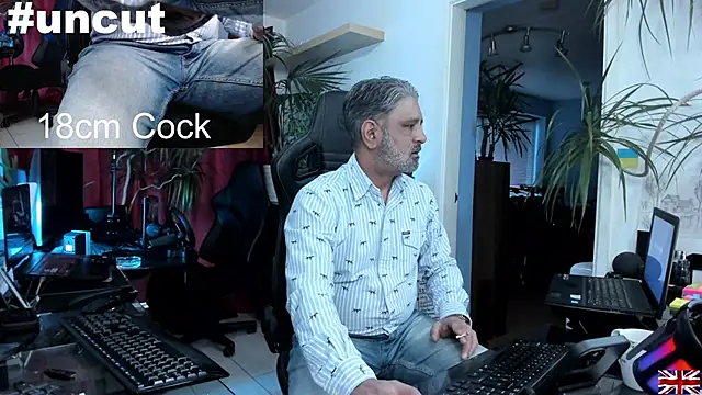 Snapshot of OnlineBossUK chatting on January 2025 03:57:01 PM OnlineBossUK online show from January 2025 03:57:01 PM