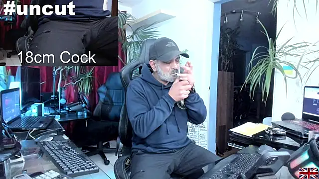 Snapshot of OnlineBossUK chatting on January 2025 09:41:01 PM OnlineBossUK online show from January 2025 09:41:01 PM