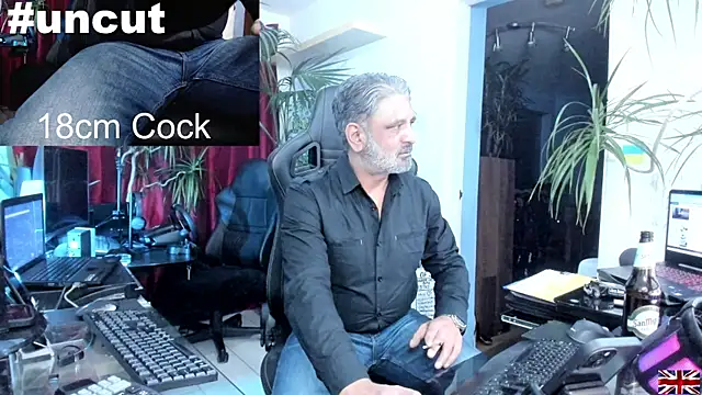 Snapshot of OnlineBossUK chatting on January 2025 12:51:02 AM OnlineBossUK online show from January 2025 12:51:02 AM