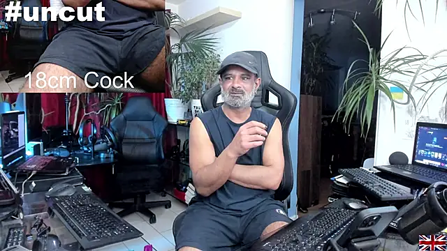 Snapshot of OnlineBossUK chatting on January 2025 04:49:01 AM OnlineBossUK online show from January 2025 04:49:01 AM