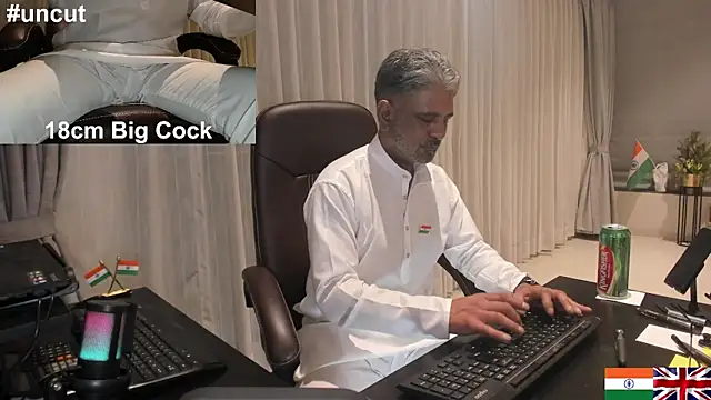 Snapshot of OnlineBossUK chatting on January 2025 10:11:02 PM OnlineBossUK online show from January 2025 10:11:02 PM