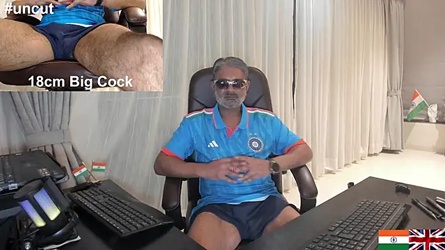 Snapshot of OnlineBossUK chatting on January 2025 03:08:02 PM OnlineBossUK online show from January 2025 03:08:02 PM