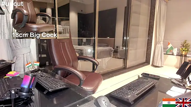 Snapshot of OnlineBossUK chatting on February 2025 04:31:01 PM OnlineBossUK online show from February 2025 04:31:01 PM