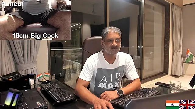 Snapshot of OnlineBossUK chatting on February 2025 04:04:01 PM OnlineBossUK online show from February 2025 04:04:01 PM