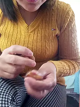 Snapshot of lolo890 chatting on December 2025 09:14:01 AM lolo890 online show from December 2025 09:14:01 AM