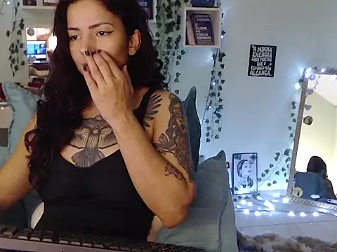 Snapshot of BeellyDance chatting on September 2025 01:43:02 PM BeellyDance online show from September 2025 01:43:02 PM