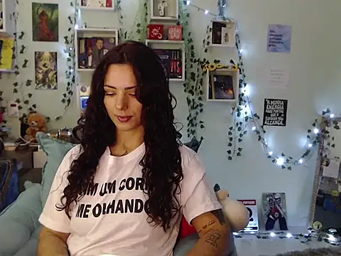 Snapshot of BeellyDance chatting on September 2025 06:20:01 PM BeellyDance online show from September 2025 06:20:01 PM