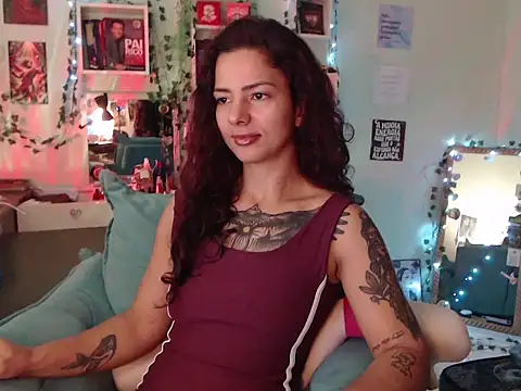 Snapshot of BeellyDance chatting on October 2025 10:35:02 AM BeellyDance online show from October 2025 10:35:02 AM