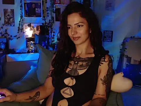 Snapshot of BeellyDance chatting on October 2025 07:45:01 PM BeellyDance online show from October 2025 07:45:01 PM