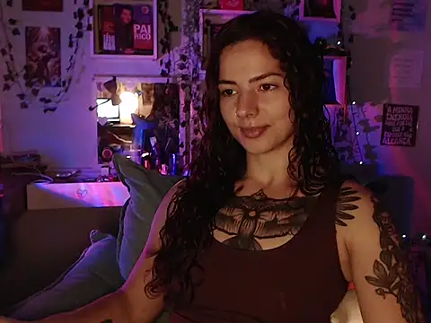 Snapshot of BeellyDance chatting on October 2025 08:09:02 PM BeellyDance online show from October 2025 08:09:02 PM