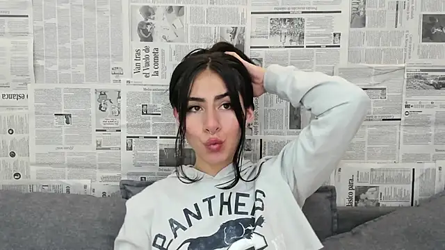 Mhelanny2 online show from December 2024 02:35:02 PM