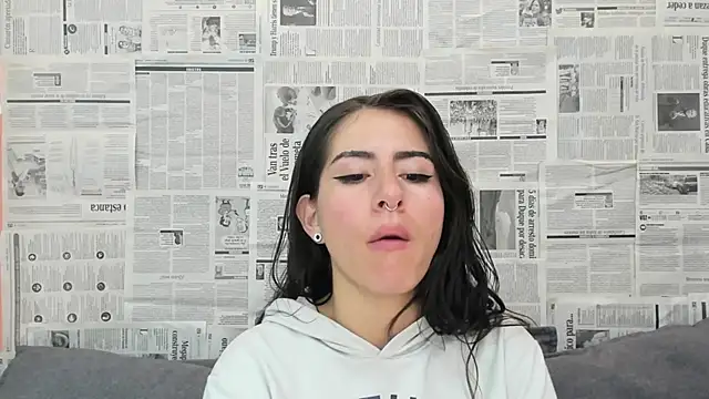 Mhelanny2 online show from December 2024 05:42:01 PM