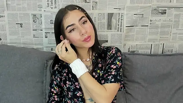 Mhelanny2 online show from December 2024 01:17:01 AM