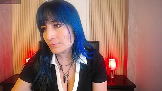 alicia moom online show from December 2024 07:28:01 PM