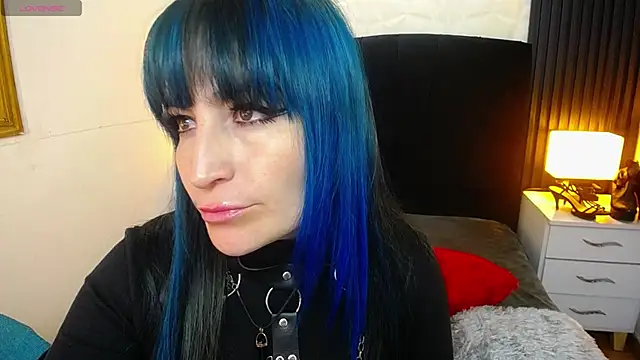 alicia moom online show from December 2024 10:26:02 PM