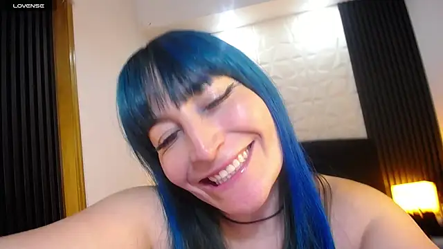 alicia moom online show from December 2024 05:43:02 PM