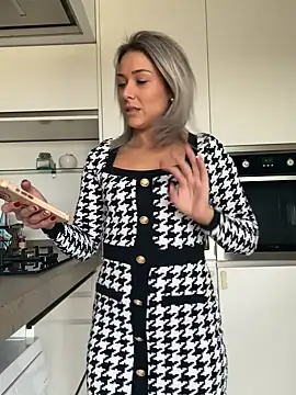 Snapshot of petrouchkaaa_ chatting on December 2025 08:45:01 AM petrouchkaaa online show from December 2025 08:45:01 AM