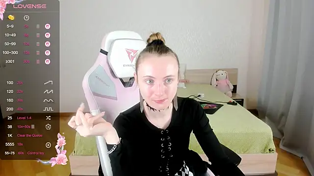 Snapshot of Cowell_Adelina chatting on September 2025 09:43:01 AM Cowell Adelina online show from September 2025 09:43:01 AM