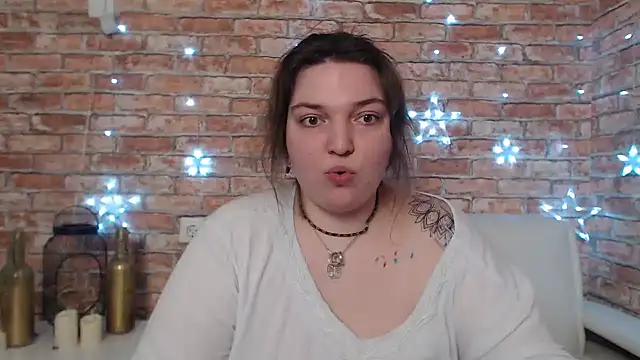 Amelia Kiss  online show from February 2025 03:41:01 AM
