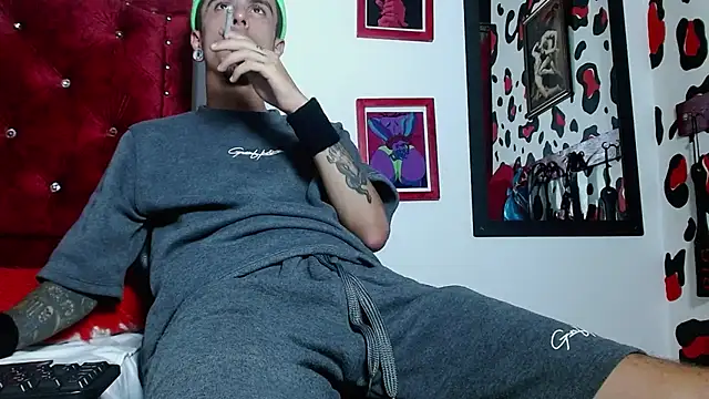 Aaron BigDickxxx online show from December 2024 02:31:02 AM