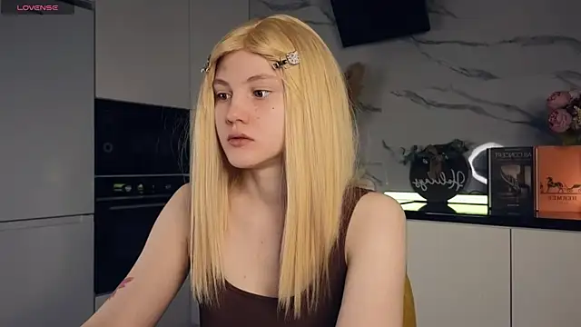 Snapshot of MaryCoopeer chatting on January 2025 05:15:02 AM MaryCoopeer online show from January 2025 05:15:02 AM