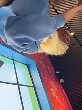 Snapshot of VixenCapri chatting on November 2025 05:58:02 PM VixenCapri online show from November 2025 05:58:02 PM