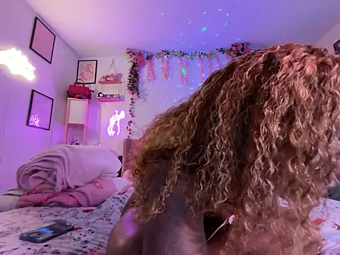 Snapshot of VixenCapri chatting on November 2025 05:12:02 PM VixenCapri online show from November 2025 05:12:02 PM