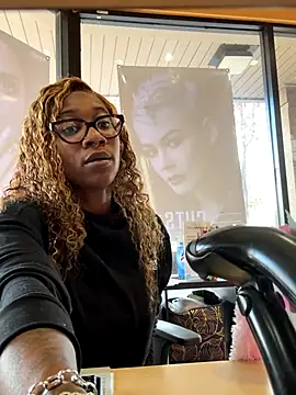 Snapshot of VixenCapri chatting on November 2025 02:39:02 PM VixenCapri online show from November 2025 02:39:02 PM