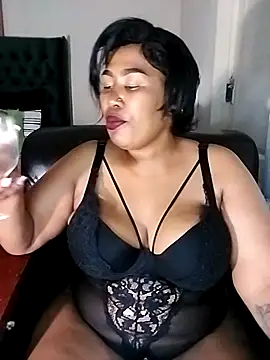 Snapshot of KINKYTEE20 chatting on December 2025 06:59:02 PM KINKYTEE20 online show from December 2025 06:59:02 PM