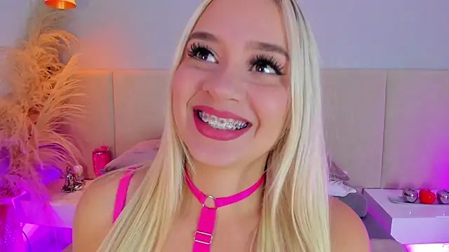 Snapshot of sofia_pamela chatting on December 2025 07:01:02 PM sofia pamela online show from December 2025 07:01:02 PM