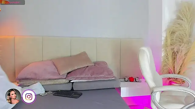 Snapshot of sofia_pamela chatting on December 2025 07:18:01 PM sofia pamela online show from December 2025 07:18:01 PM