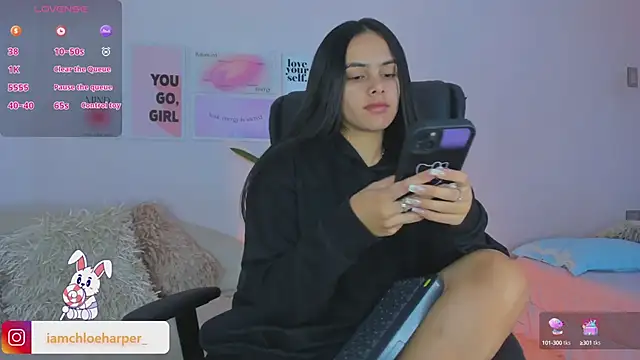 Snapshot of ChloeHarper_ chatting on January 2025 12:35:01 PM ChloeHarper online show from January 2025 12:35:01 PM