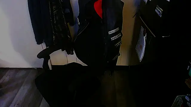 Snapshot of KrazyLegz chatting on November 2025 06:17:01 PM KrazyLegz online show from November 2025 06:17:01 PM